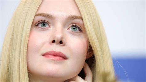 elle fanning bikini|The Greats Elle Fanning sizzles in swimsuit selfie as。